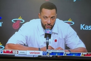 阿德巴约社媒艾特鲍威尔：丰泰基奥说你的金链子是假的