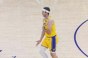 哥们有性价比吗？里夫斯单场爆砍51分 本赛季年薪为1393万美元