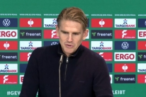 弗罗因德：目标尽快续约整个教练团队 乌尔比希有完美的平台