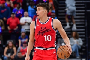 投不进防不住你是有伤吗？博格丹5中1得2分1板 三分3中0