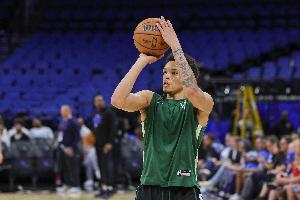 改邪归正！罗林斯爆发率队击败老东家 他去年被指控在超市偷东西