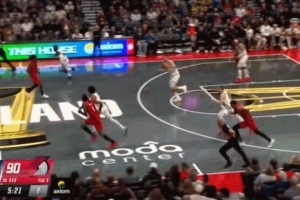 小手一抖，助攻到手！约基奇抢断速推反击 直塞沃特森轻松暴扣！