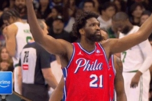 打高兴了！恩比德突破打成2+1&煽动主场球迷情绪