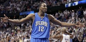 21年前的今天 “魔兽”霍华德NBA生涯首秀砍下12分10板4帽