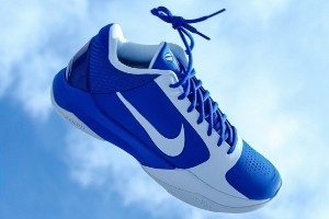 又新增一款大学配色！肯塔基大学发布校队专属Kobe 5 PE