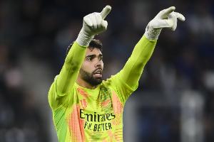 拉亚：我16岁就来英国了，很多低级别联赛时的队友边踢球边上班