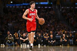 美记：谢泼德进攻端表现出色 但马刺正在利用他的无球防守弱点