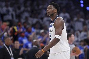 外线开炮！爱德华兹三节21中12砍全场最高37分 三分12中7