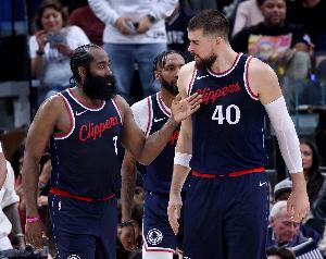 小卡缺阵！快船今日首发：哈登、比尔、邓恩、琼斯、祖巴茨