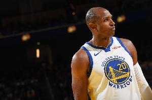 手感回暖！今天霍福德三分6中4 此前他三分准星仅20.8%