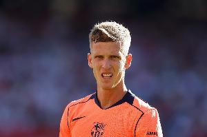 马卡报：卡萨多赛前热身时身体不适，奥尔莫临时被调整入首发