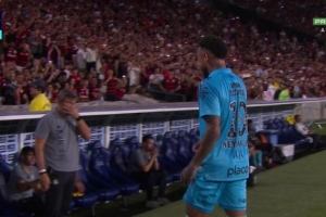 首发出战85分钟，巴媒：内马尔被换下时有些不满