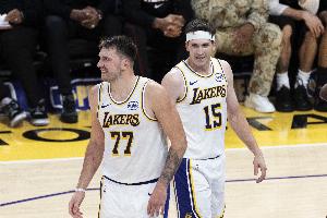 就说不可能一直那么准吧！湖人第三节31-15净胜黄蜂16分