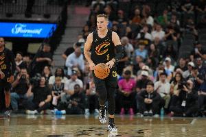 你的箭呢？梅里尔半场三分5中0一分未得 仅拿到1板1助