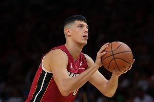 替补奇兵！丰泰基奥半场7中4拿到11分3板1帽