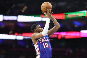 纳斯：我欣赏贾斯汀·爱德华兹 很看好他 他训练极为刻苦